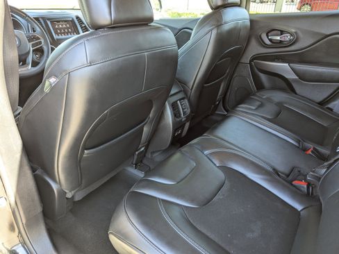 Used 2021 Jeep Cherokee Latitude Plus image 16