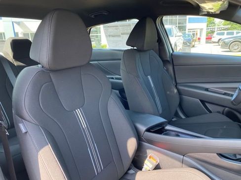 New 2025 Hyundai Elantra SEL image 33