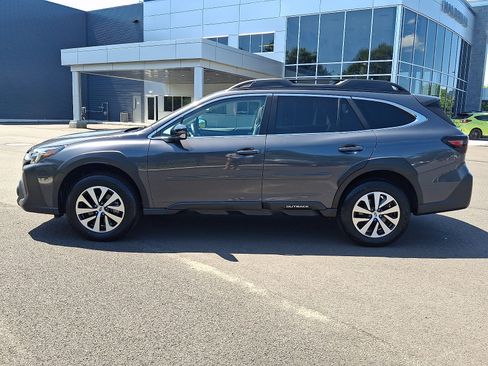 Used 2023 Subaru Outback Premium AWD/4WD image 4