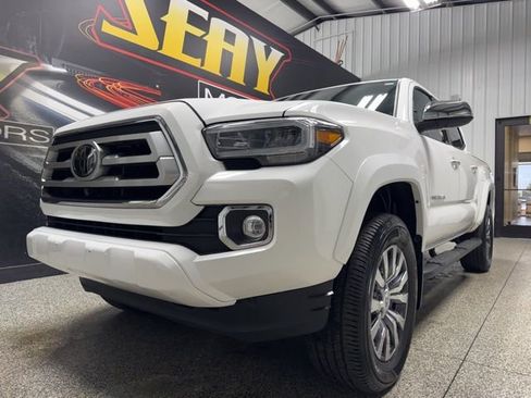 Used 2023 Toyota Tacoma Limited image 2