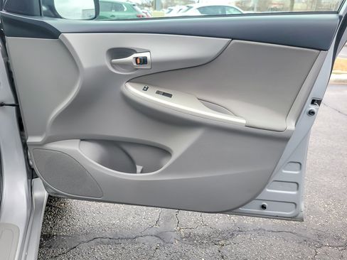 Used 2012 Toyota Corolla LE image 17