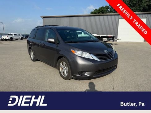 Used 2016 Toyota Sienna LE FWD image 1