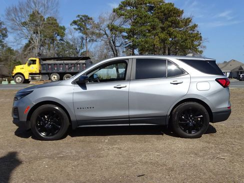 Used 2023 Chevrolet Equinox LS w/ LS Convenience Package image 4