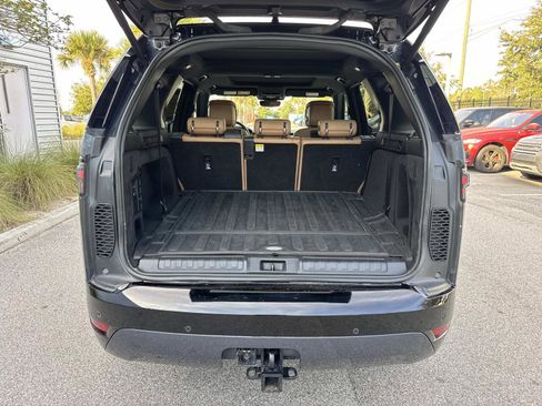 Used 2024 Land Rover Discovery Dynamic SE image 11