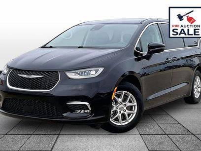 Used 2024 Chrysler Pacifica Touring-L