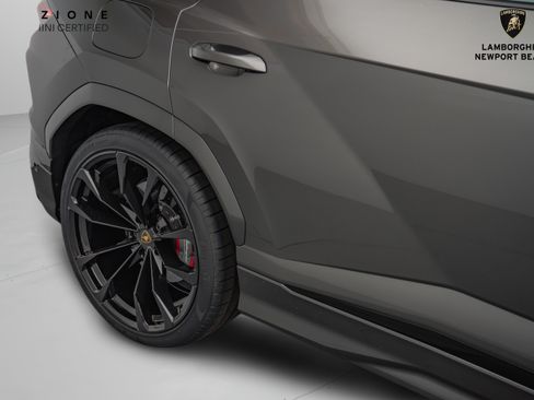 Used 2022 Lamborghini Urus AWD/4WD image 34