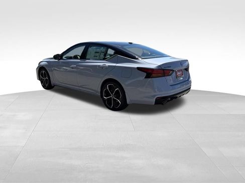 New 2026 Nissan Altima 2.5 SR FWD image 2