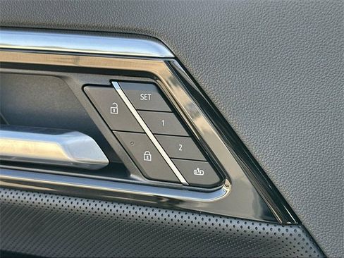 Used 2025 GMC Sierra EV Denali image 40