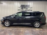 Used 2019 Chrysler Pacifica Limited image 3