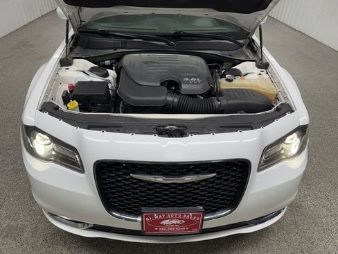 Used 2018 Chrysler 300 S w/ 300S Premium Group image 40
