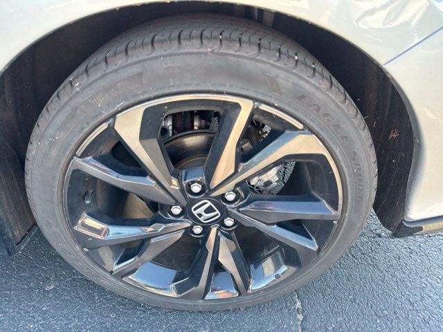 Used 2018 Honda Civic Sport image 6