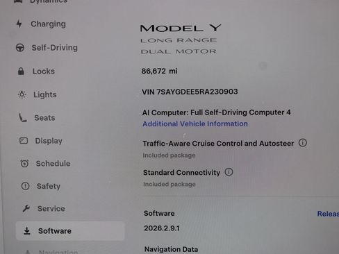 Used 2024 Tesla Model Y Long Range AWD/4WD image 24