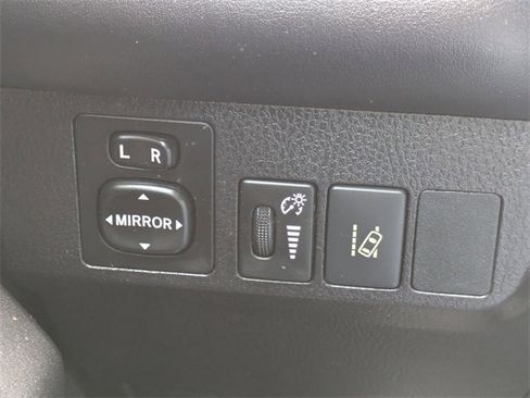 Used 2017 Toyota RAV4 XLE image 24