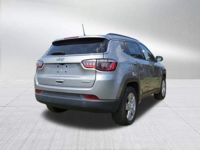 Used 2022 Jeep Compass Latitude FWD image 3