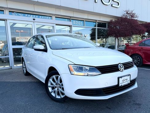 Used 2011 Volkswagen Jetta SE image 1