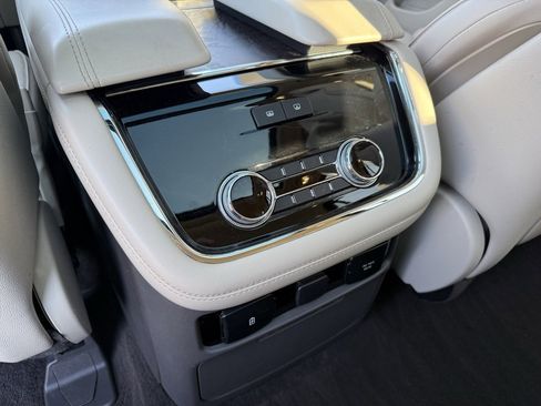 Used 2019 Lincoln Navigator Reserve image 34