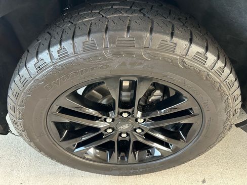 Certified 2024 Ford Expedition XLT RWD image 5