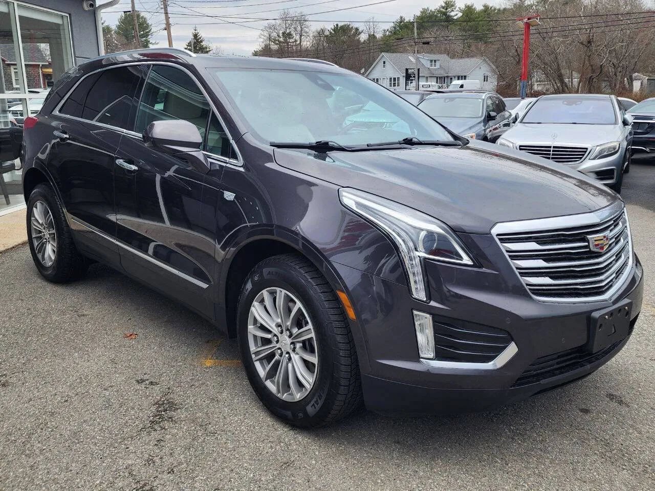 Used 2017 Cadillac XT5 Luxury w/ Driver Awareness Package AWD/4WD image 3