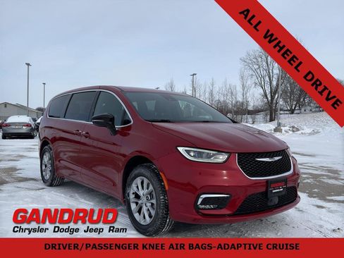 New 2026 Chrysler Pacifica Select image 1