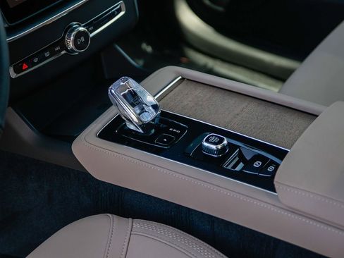 Certified 2026 Volvo XC90 B5 Core AWD/4WD image 21