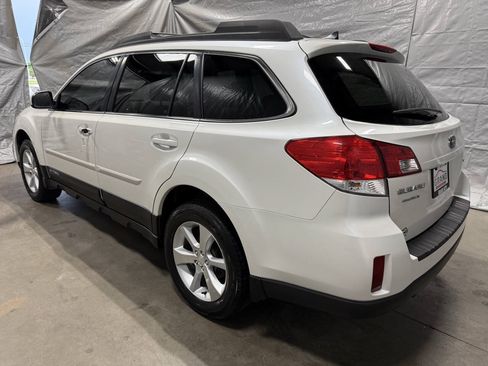 Used 2013 Subaru Outback 2.5i Limited w/ Moonroof Pkg AWD/4WD image 4