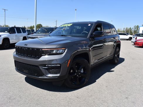 Used 2024 Jeep Grand Cherokee Limited w/ Luxury Tech Group II image 5