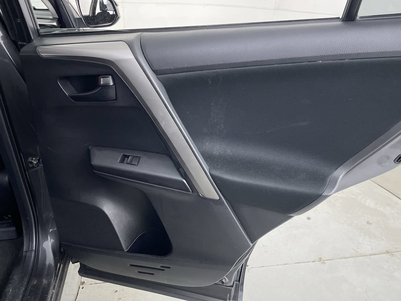Used 2018 Toyota RAV4 LE w/ All Weather Liner Package AWD/4WD image 23