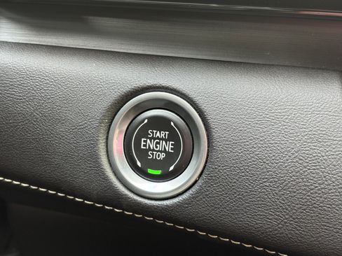 Certified 2022 Cadillac Escalade Premium Luxury image 33