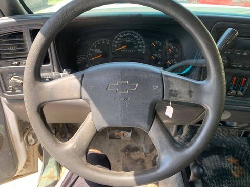 Used 2006 Chevrolet Silverado 2500 W/T AWD/4WD image 17