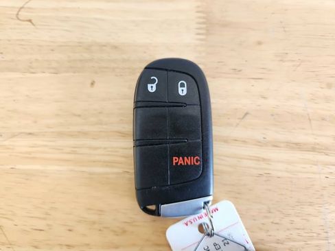 Used 2021 Jeep Grand Cherokee Laredo RWD image 9