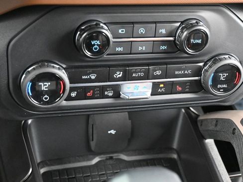 Used 2024 Ford Bronco Outer Banks image 13