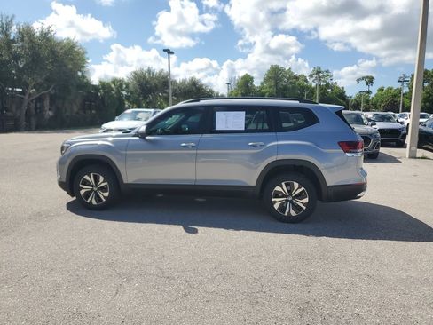Certified 2024 Volkswagen Atlas SE FWD image 8
