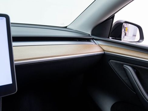 Used 2023 Tesla Model Y Long Range image 28