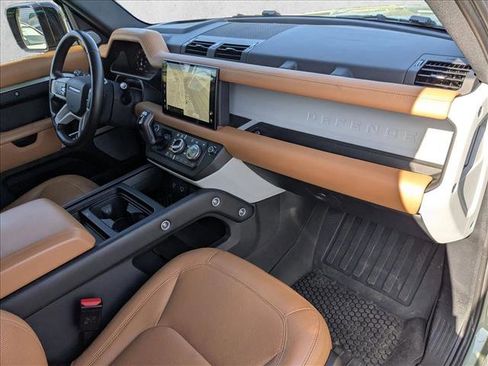 Used 2023 Land Rover Defender 130 SE image 18