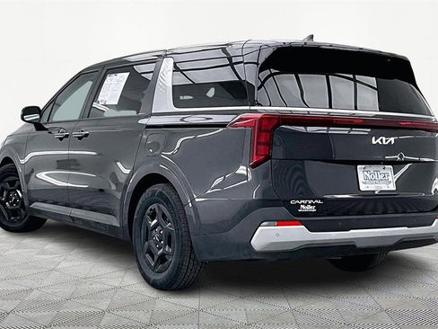 Used 2025 Kia Carnival image 13