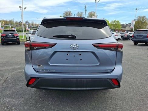 Used 2024 Toyota Highlander XLE FWD image 7