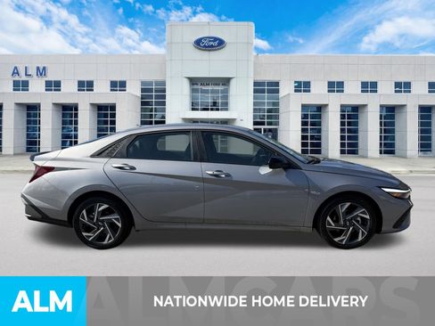 Used 2025 Hyundai Elantra Sport image 4