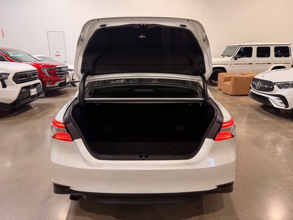 Used 2019 Toyota Camry XLE FWD image 9