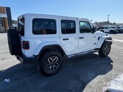 Used 2025 Jeep Wrangler Sahara w/ Safety Group image 10
