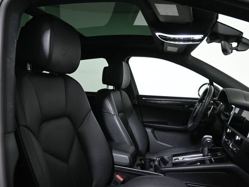 Used 2023 Porsche Macan Turbo AWD/4WD image 39