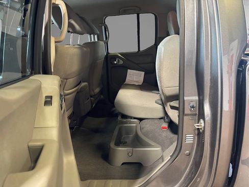 Used 2020 Nissan Frontier SV RWD image 11