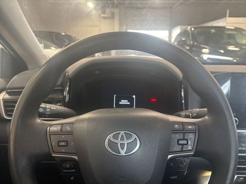 Used 2025 Toyota Camry LE image 27