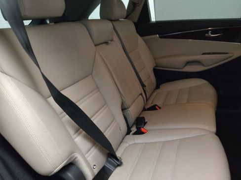 Used 2017 Kia Sorento EX image 19