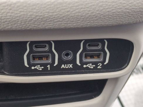 Certified 2021 Chrysler Pacifica Touring-L image 21