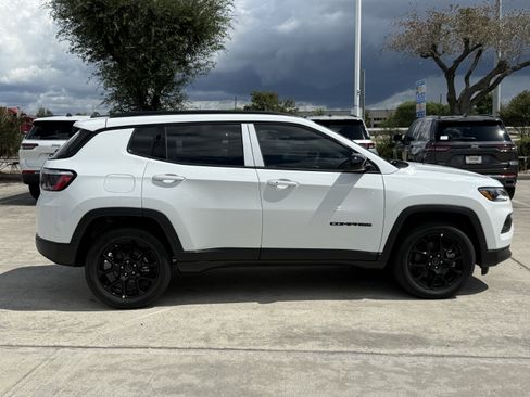 New 2026 Jeep Compass Latitude image 3