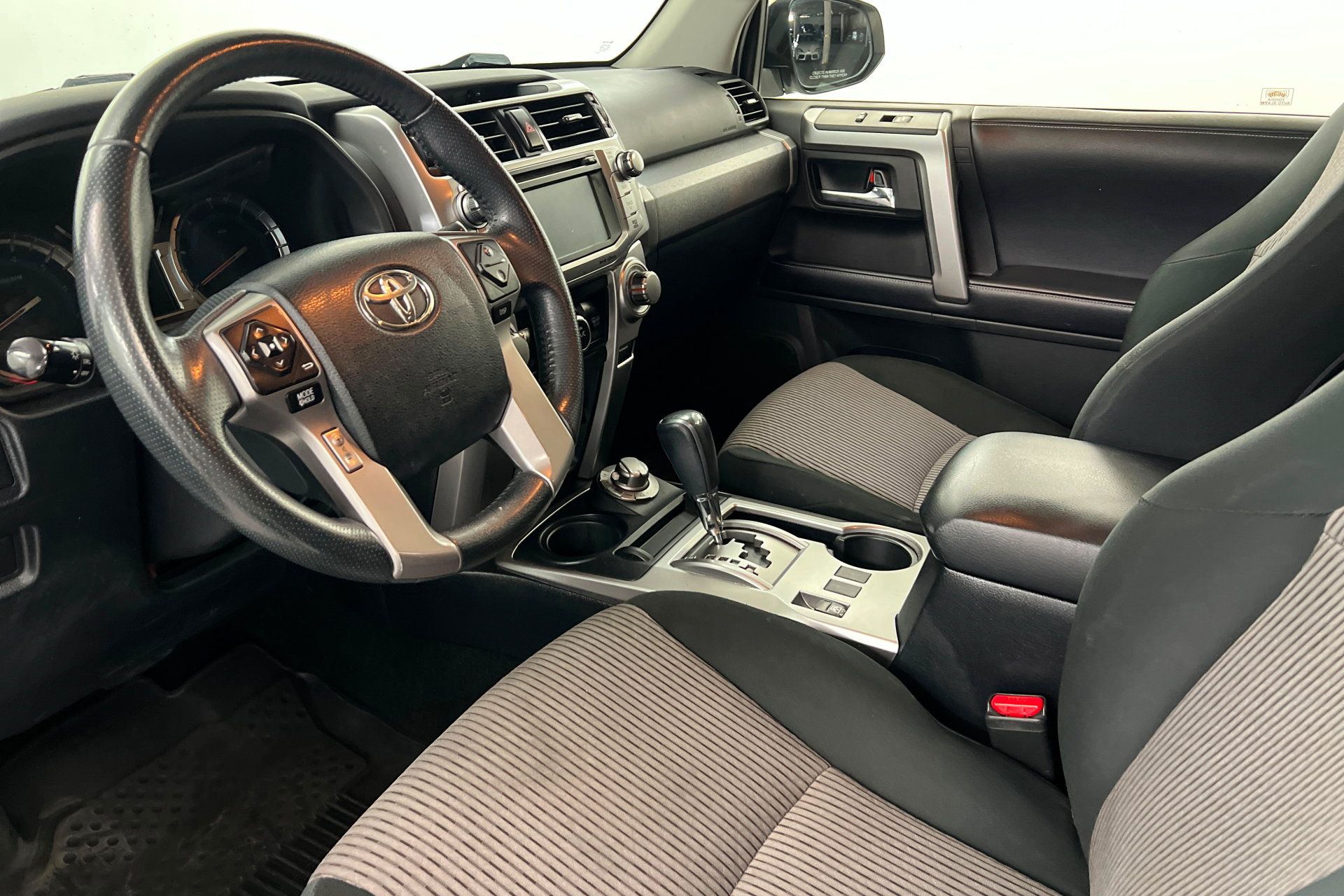 Used 2018 Toyota 4Runner SR5 AWD/4WD image 16