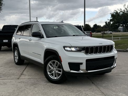 Used 2023 Jeep Grand Cherokee L Laredo RWD image 2