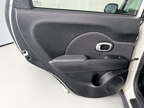 Used 2016 Kia Soul + FWD image 25