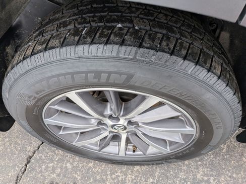 Used 2018 Toyota Highlander XLE image 10