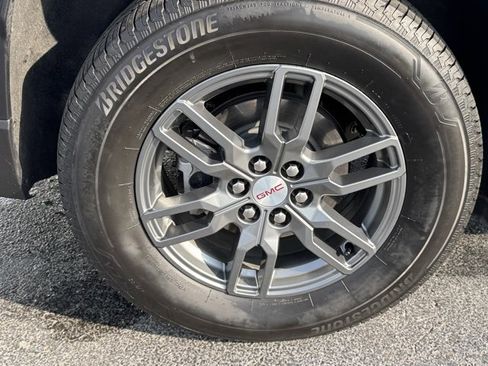 Used 2025 GMC Acadia Elevation image 6